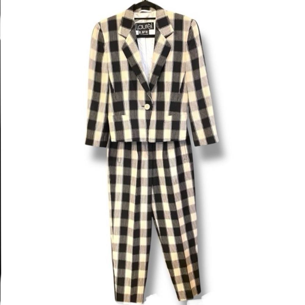 Laurel Vintage 80s single breasted checked wool pant suit. 
Sz 34